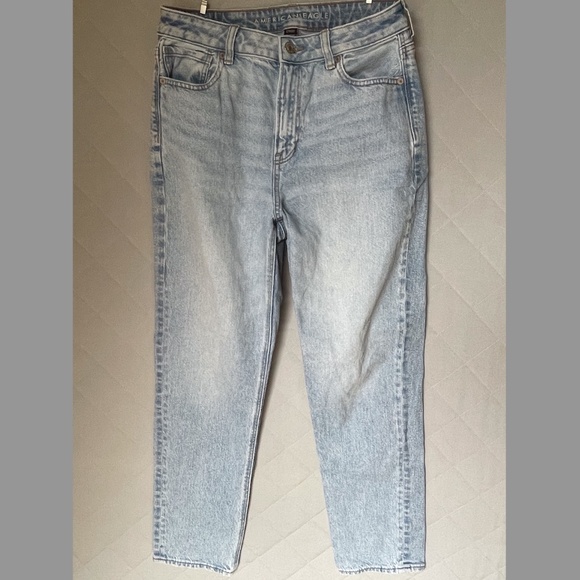 American Eagle Strigid Mom Jeans - Size 8 - Picture 3 of 9